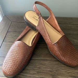 trotters Lucy sandal size 9